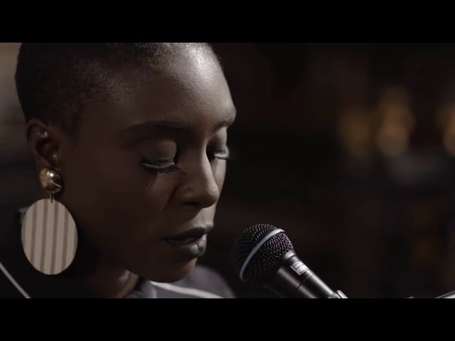 Laura Mvula - Show me love en vivo - live (Español - Lyrics)
