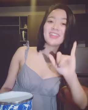 tiktok wika salim efek dirumah aja, bikin gagal fokus netizen