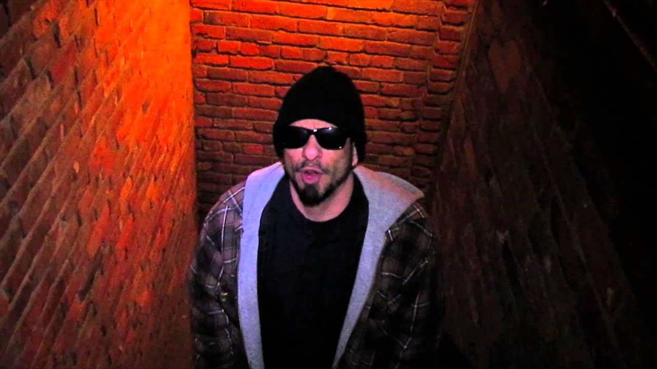 Mic White - Somebody's Knocking Ft. Volcano - HD