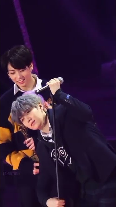 the way they are laughing at suga😭🤣