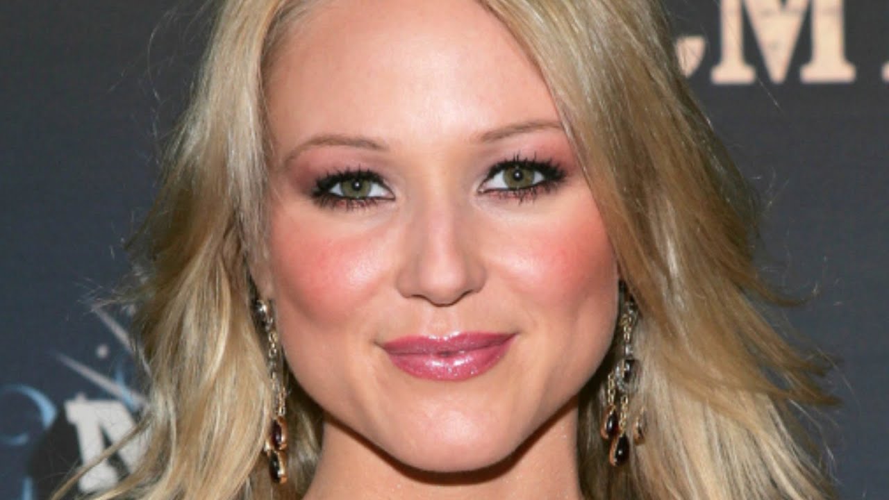 Jewel Opens Up About Her Journey to Happiness and the Battles She
