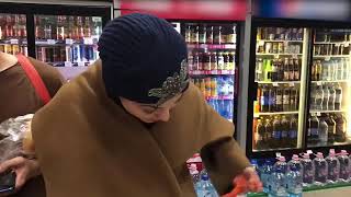 Странная женщина ворчун в магазине приколы ржака Нелли Александровна это видео ищут все перезалив