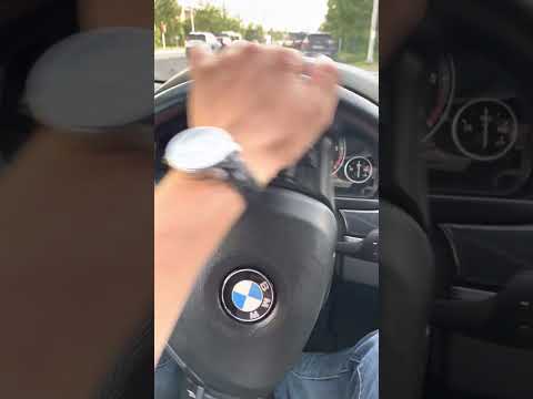 БМВ f10 руки на руле