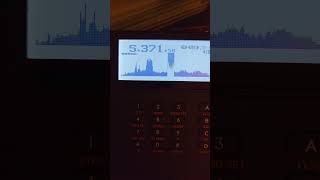 Listening to a 60 metre QSO on the MLITE-880