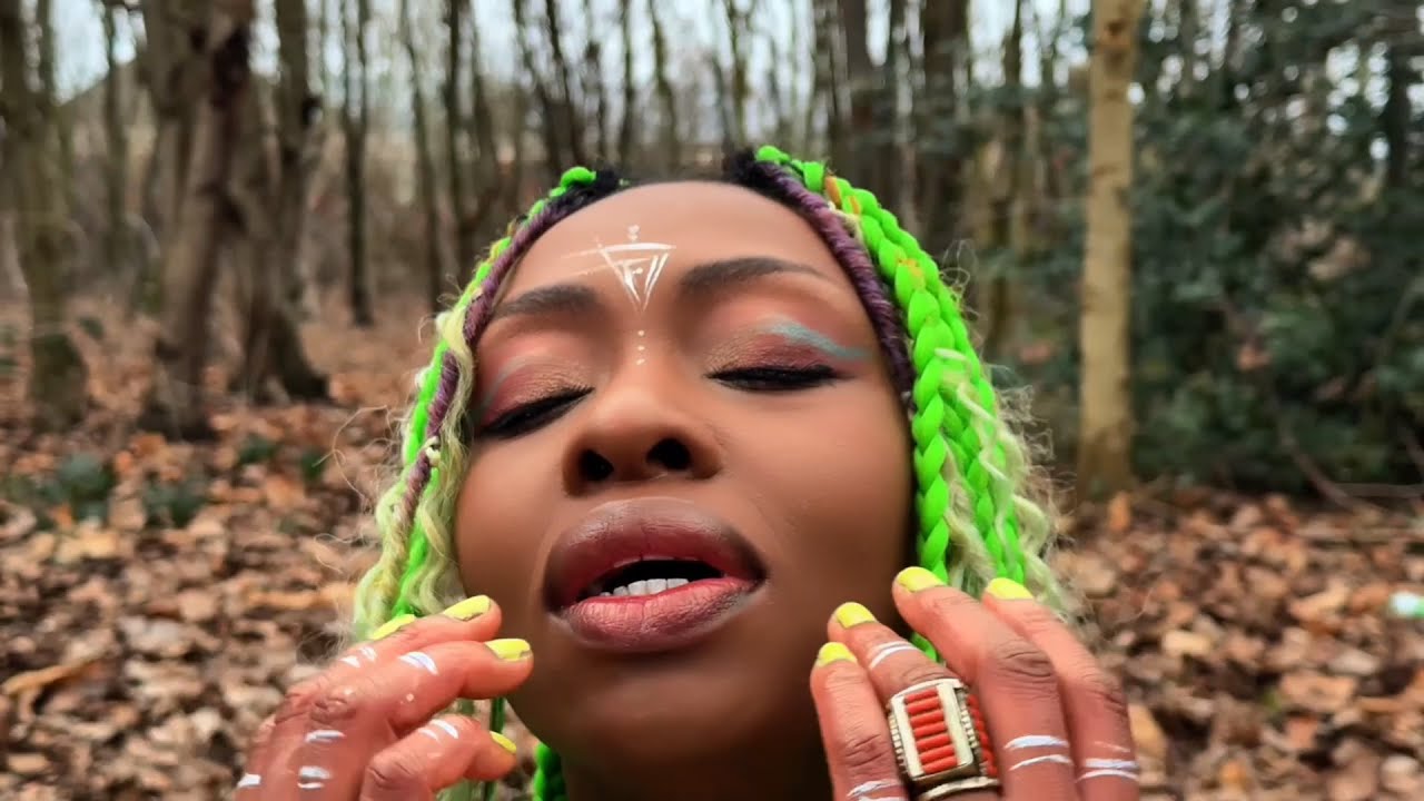 Kemi Amos - Ìyà (Official Visualiser)