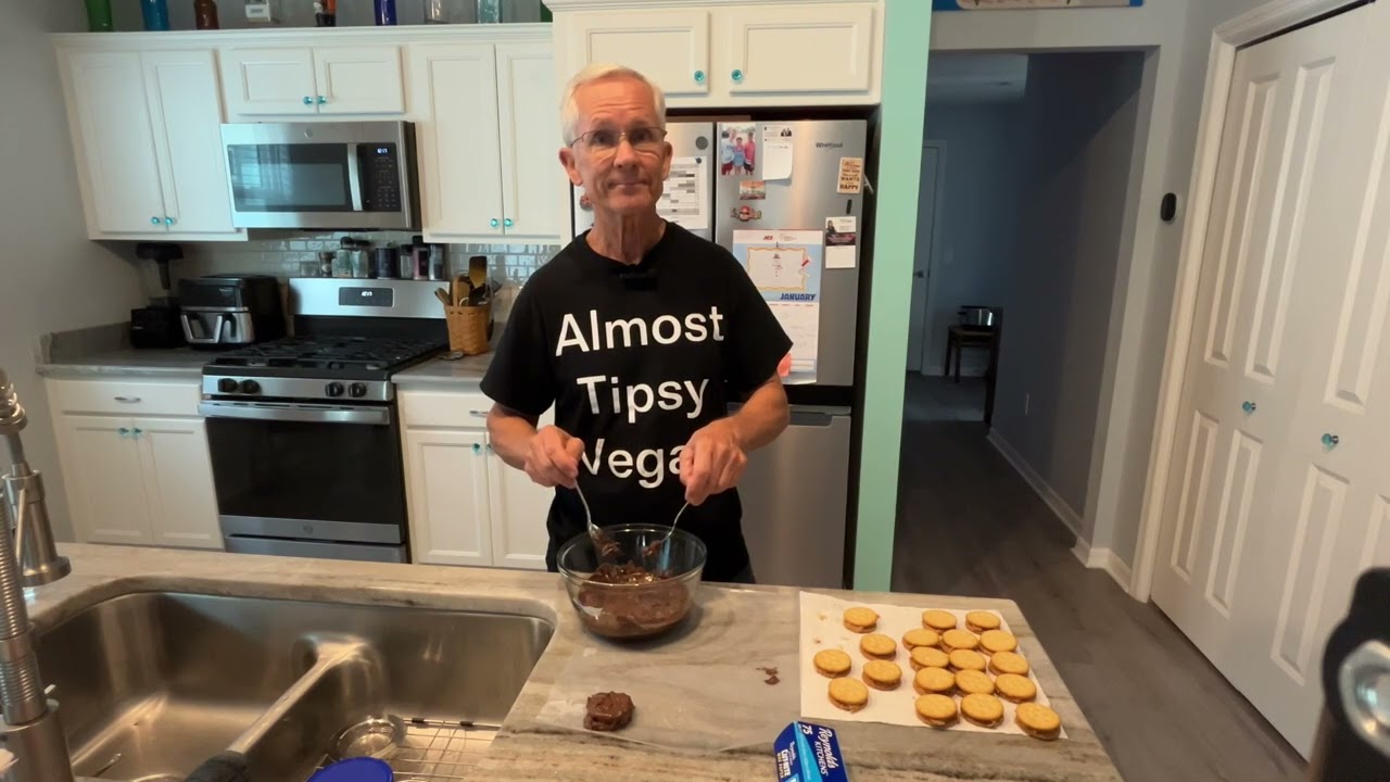 chocolate cracker peanut butter dessert