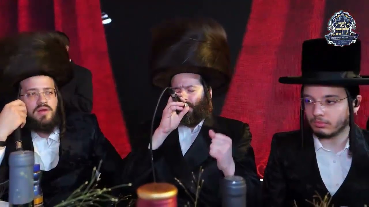 זיץ ליל שישי הכנה לשבת עם מקהלת מלכות ומשה שטעקל בדינר לצאנז קלויזנברג