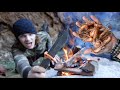 3 DAYS Bushcraft Solo Survival Primitive SHRIMP TRAP Catch and Cook IN CAVE!