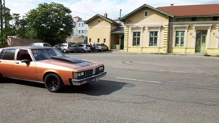 Oldsmobile Ninety Eight 455 spinning around