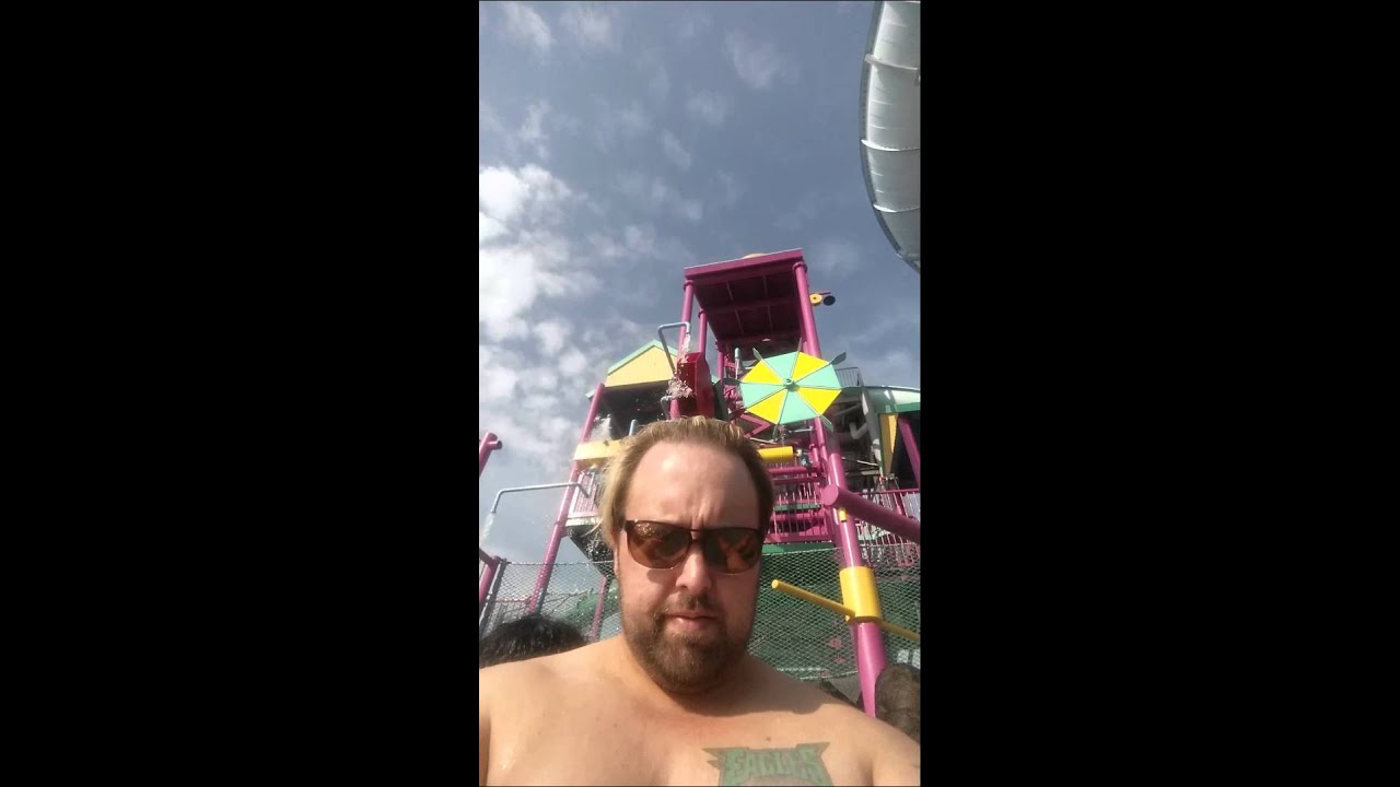 SplashZone Wildwood Giant Bucket o' water