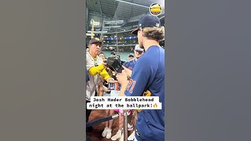 Josh Hader signing autographs on his bobblehead night! #shorts #mlbb #mlb #baseball