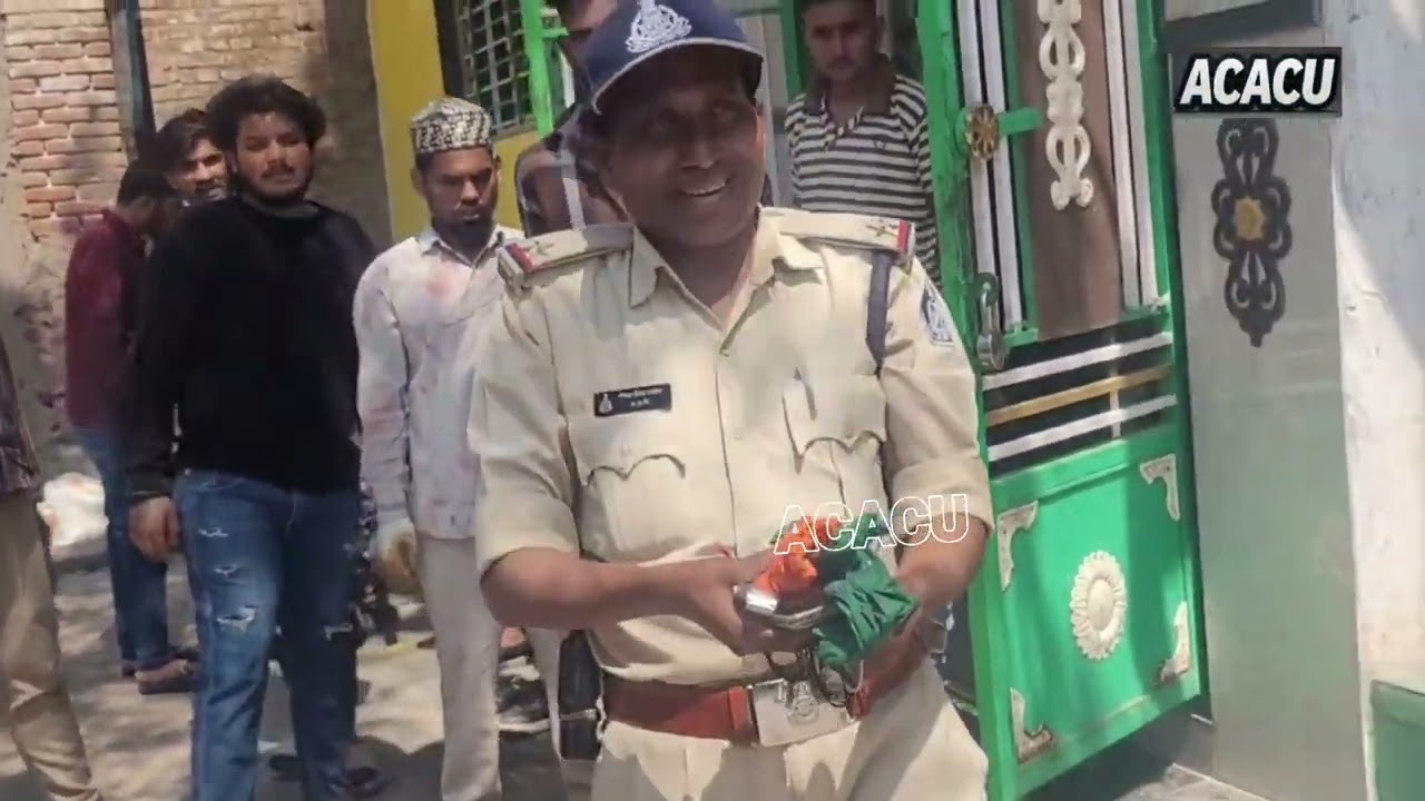 खंडवा :धार्मिक स्थल पर कई लोगों के नाम लिख,फ़ोन,मेमोरी कार्ड,चैन रख गया अज्ञात.पुलिस पहुंची मौक़े पर 