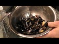 Как чистить Мидии/How to clean mussels #seafood #mussels