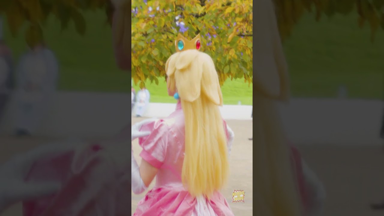 Princess Peach Cosplay 👑 Super Mario Bros