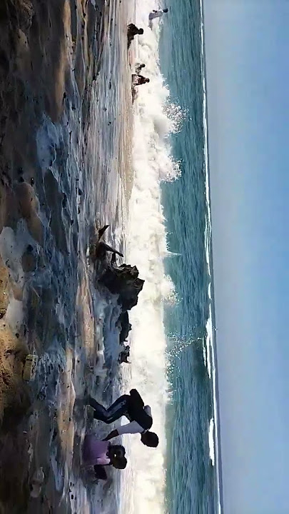 ombak d pantai balekambang