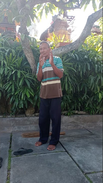kakek main dengan cucu
