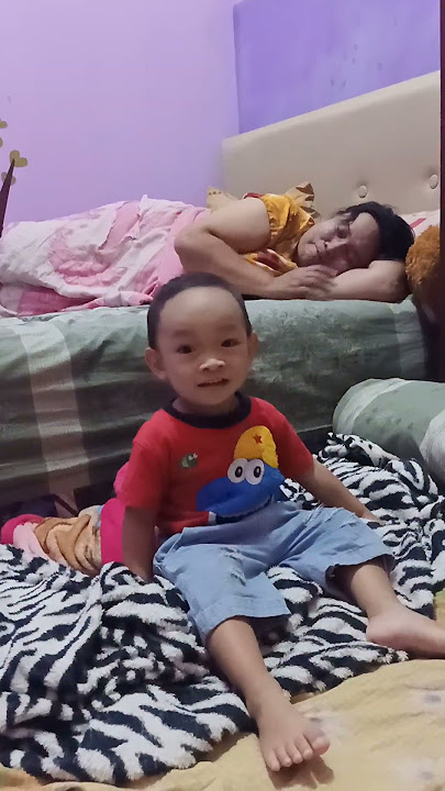 Bregas bayi | lompat di kasur #lompatlompat #kasur #melompat #gemesin #gemes #short #shorts