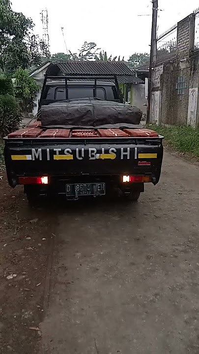 awas mobil orang ganteng mau mundur