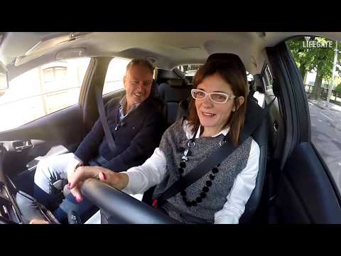 Test drive esperienziali: Cecilia Bergamasco guida la Toyota Prius 1.8 VVT-I Hybrid