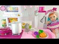 Bebé Ariel come puré de mi cocina de juguete - Juegos de cocinar para niños