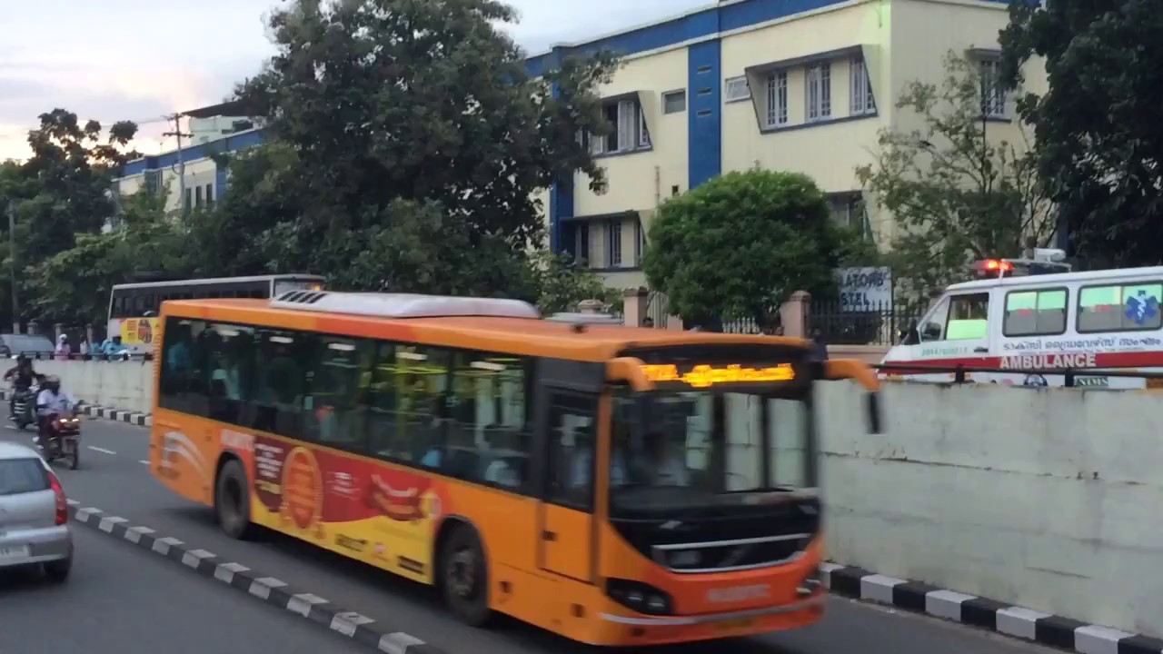 Traffic response to ambulance in Trivandrum, India.
