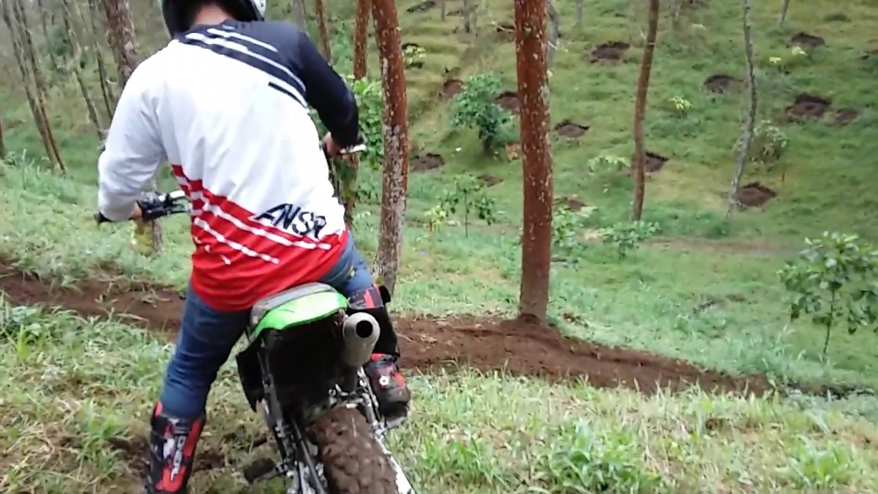 LUCU JATUH DARI TEBINGI Jatuh Dari Motor Trail Lucu YouTube