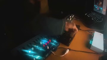 ARTURIA MICROFREAK ABLETON PUSH 2 TR 909 TECHNO JAM