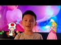 Enzo cantando peaches de Mario bro's