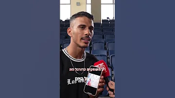 הזמר אבי אברומי ברגע אייקוני 