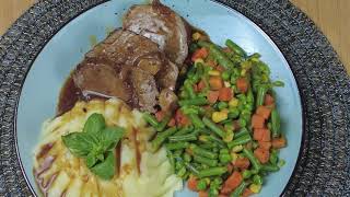 How to make roast beef with gravy sauce | وصفة روستو لحم البقر ( اللحمة الباردة )