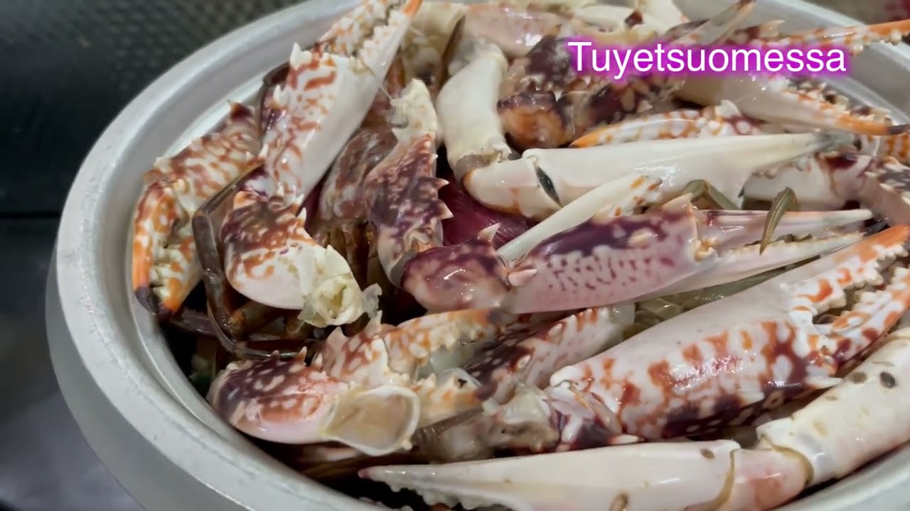 Cuộc Sống Phần Lan 🇫🇮. Gần ngày về cô Út mua đải . cua Việt Nam rất rẻ  . càng ghẹ cũng ngon ngọt.