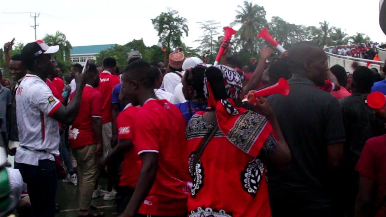 full shangwe mashabiki wa SIMBA BAADA YA KUMFUNGA WYDAD CASABLANCA KWA ...