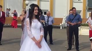 Савчук Павел исполняет песню своей невесте Алине