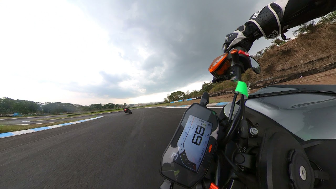 DUKE 790 can't catch it up the ZX-10R SE on track