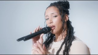 Naomi Sharon - Definition Of Love (Live Performance) Resimi