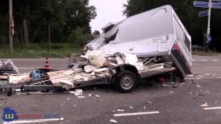12 08 2015 Vrachtwagen Verwoest Caravan Bij Botsing Terborgseweg In Breedenbroek