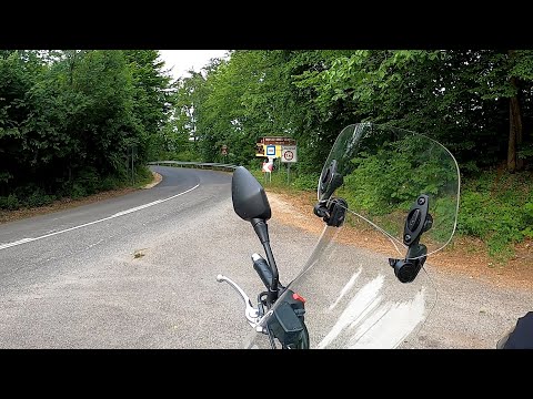 Videó: Hogyan kell beállítani a motorkerékpár szélvédőjét?
