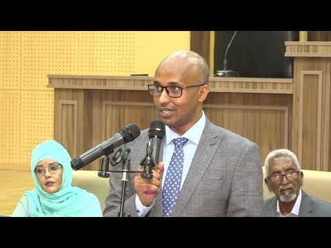 Gudoomiyaha Cusub Ee Guddiga Madaxa Banaan Ee Dib U Eegista Dastuurka Oo Manta Xilka La Wareegay