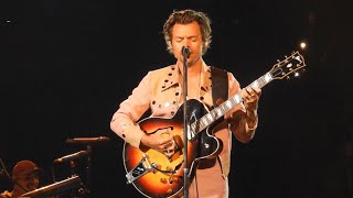 Harry Styles - “Golden” live in Toronto (16/08)