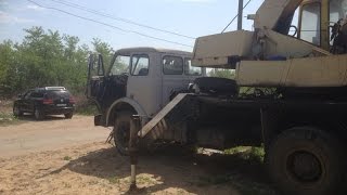 Old USSR crane truck, diesel engine / Старая техника - МАЗ Автокран Old USSR crane truck, diesel engine / Старая техника - МАЗ Автокран