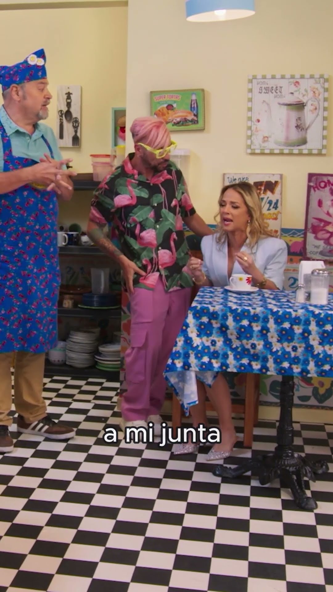 ? Yo nomás me rozo con los de abajo ? #BolaDeLocos #humor #comedia