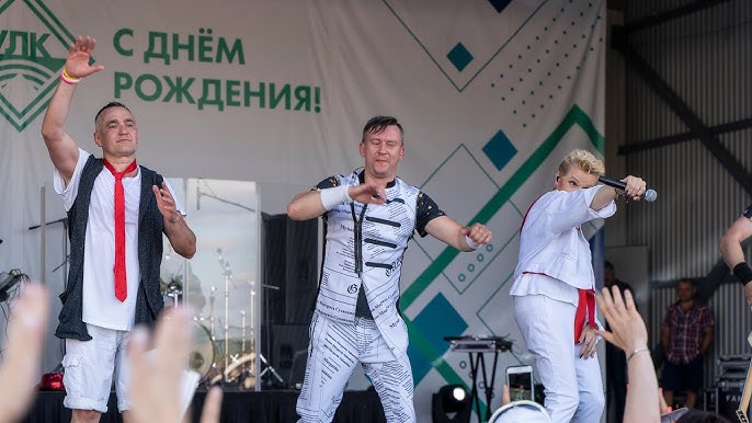 Fohishalar bilan qattiq jinsiy aloqa Egri dumbalarning yalangoch raqs videolari