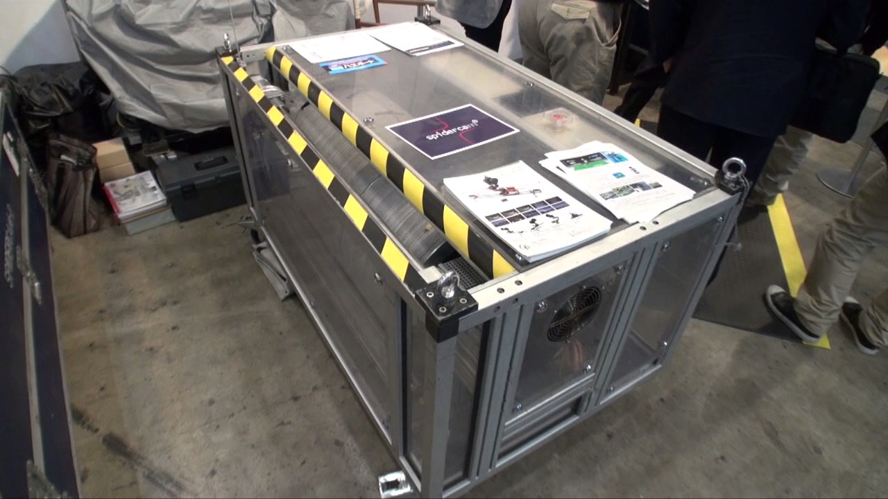 Inter Bee 12 イメージスタジオ109 ４本のケーブルで空中から自在に撮影 光ファイバーでシステム制御を行うspidercam Fifa W杯や世界のスポーツ コンサート中継等でも採用 Inter Bee Online