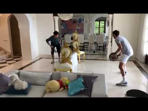 Novak Djokovic au padel at home !