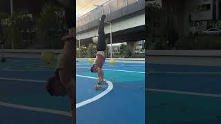 Handstand #viral #calisthenics #handstandworkout #motivation #beginners #outdoorgym r