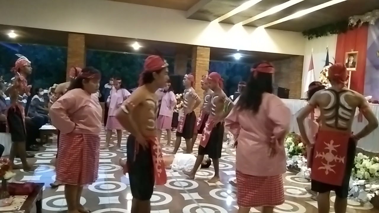 Tarian Maku-Maku dari Nunusaku Oleh SMA Kristen Passo
