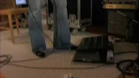 Interview with Brad Fernquist AC Booster and Gibson Flying V,Apr 2004