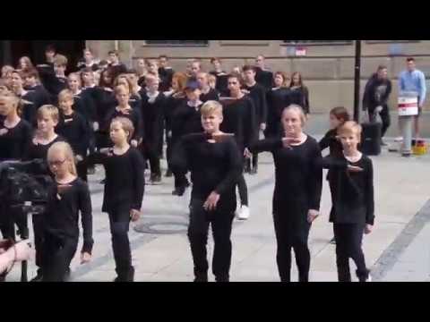 AMAZING - Flash Mob -  Started by one little girl -  Ode to Joy