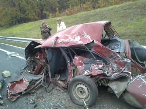 Последствия жесткого ДТП в Харькове 2011 год Последствия жесткого ДТП в Харькове 2011 год