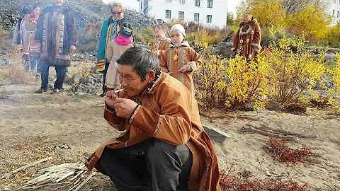 Юкагиры. Шахадьибэ-2020. Обряд кормления огня на берегу реки Колыма